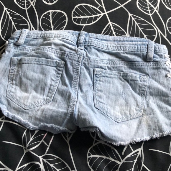 Light blue denim shorts - Picture 2 of 2